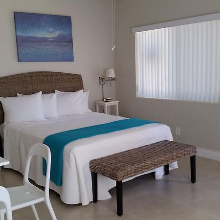 Hollywood Broadwalk Oceanside Hotel Room photo