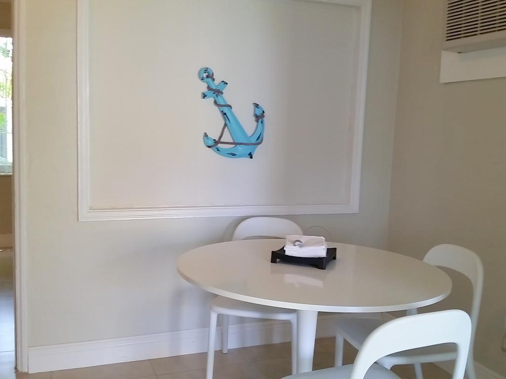Hollywood Broadwalk Oceanside Hotel Room photo