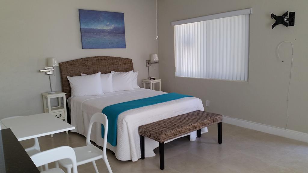 Hollywood Broadwalk Oceanside Hotel Room photo