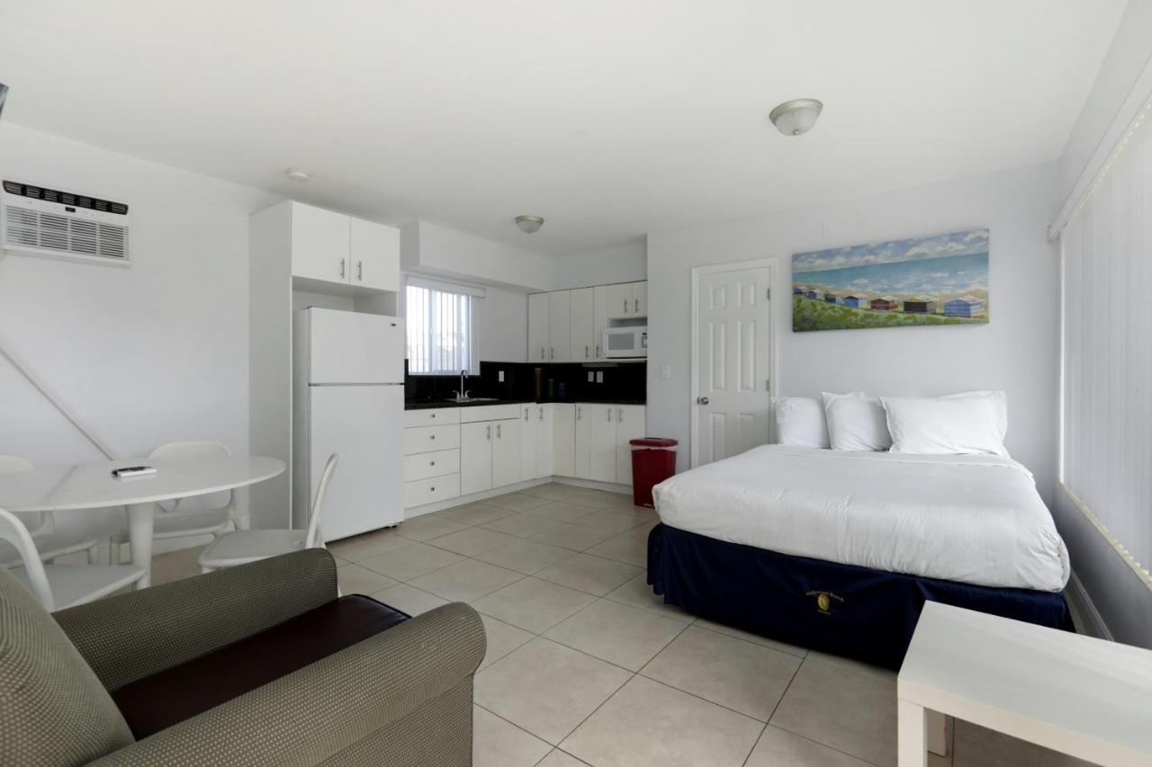 Hollywood Broadwalk Oceanside Hotel Exterior photo